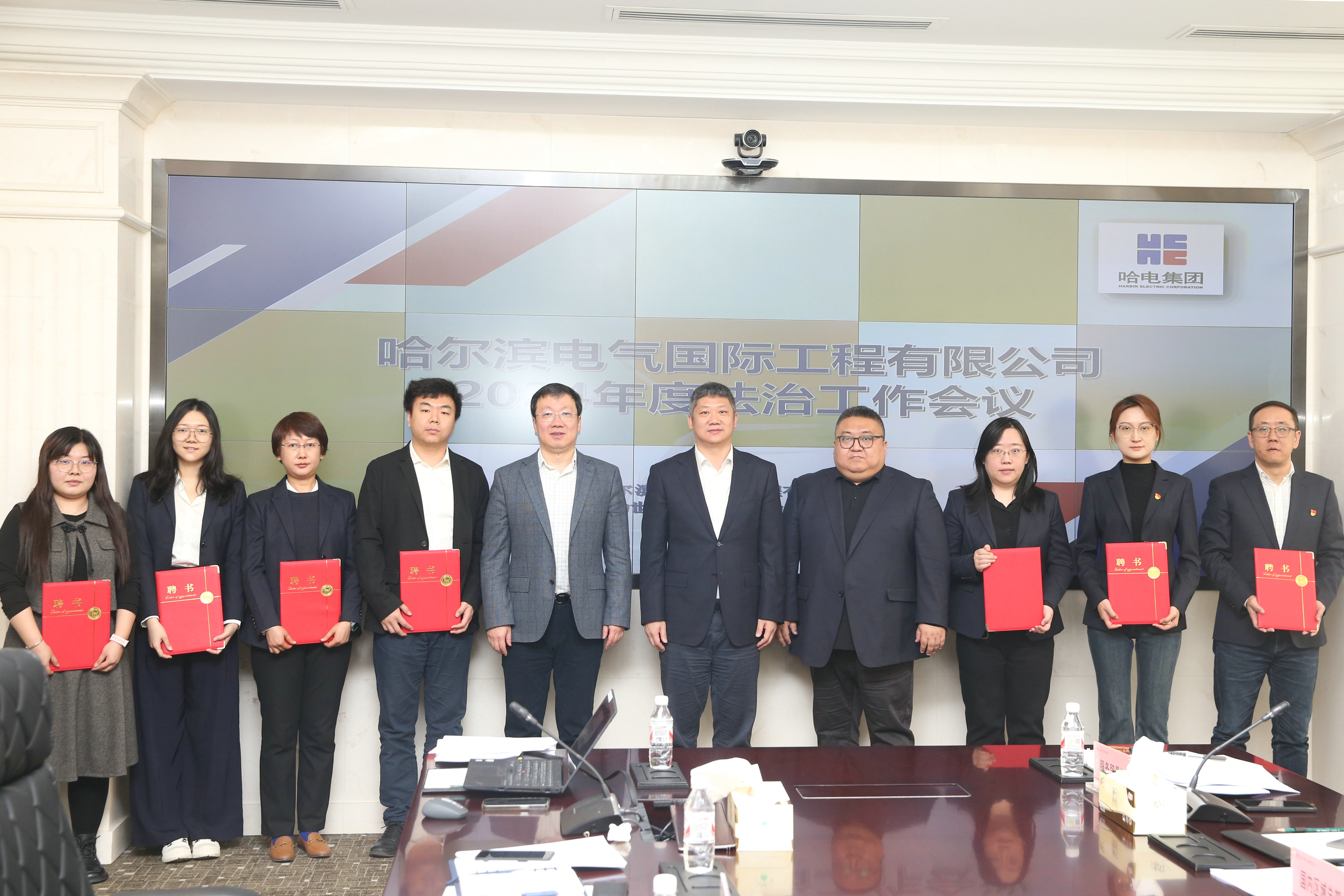 星空电竞·(中国区)官方网站国际为部分重点部门法律顾问颁发聘书.jpg 星空电竞·(中国区)官方网站国际为部分重点部门法律顾问颁发聘书.jpg